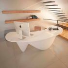 Mobiliário de escritório sinuoso de mesa feito na Itália Viadurini