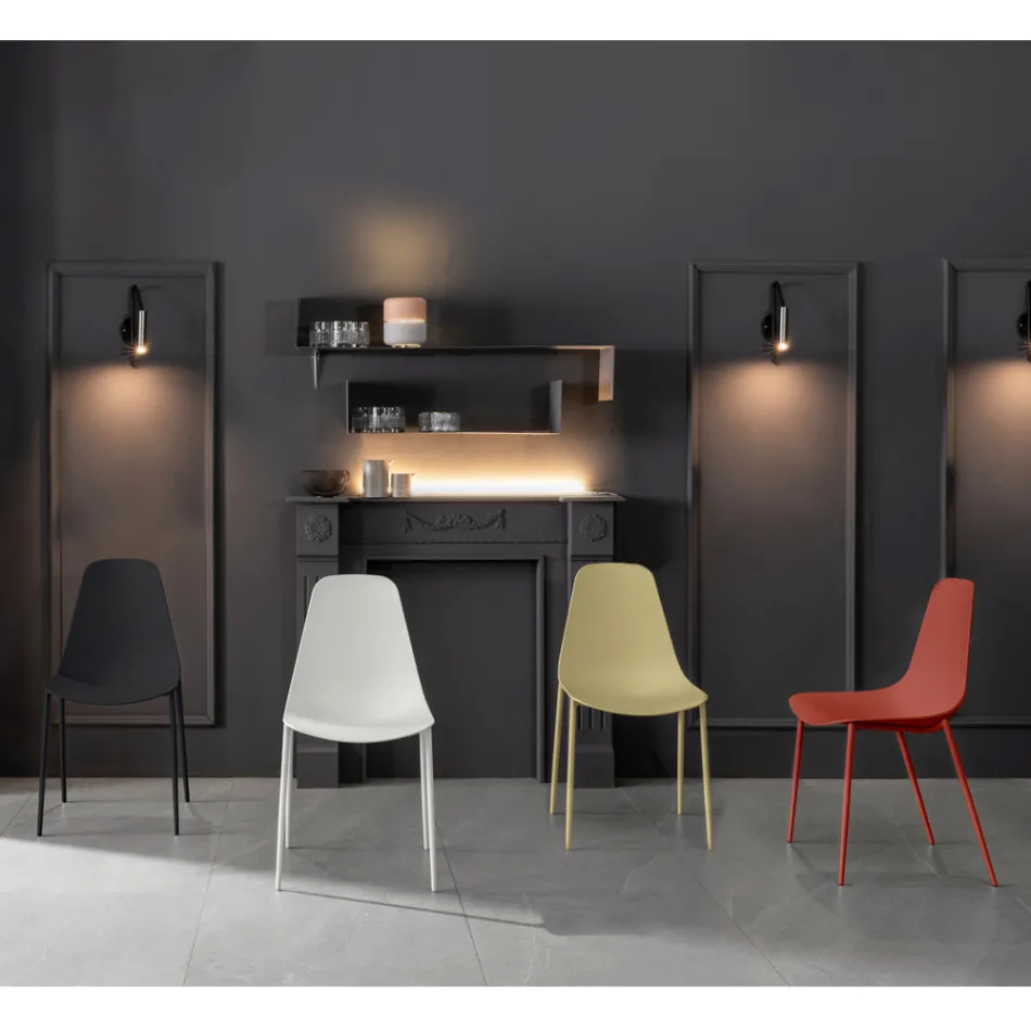 4 Cadeiras Confeccionadas com Assento em Polipropileno e Pernas Metálicas - Mary Viadurini