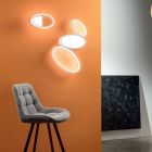 Candeeiro de parede LED com estrutura metálica branca ou dourada - Raissa Viadurini