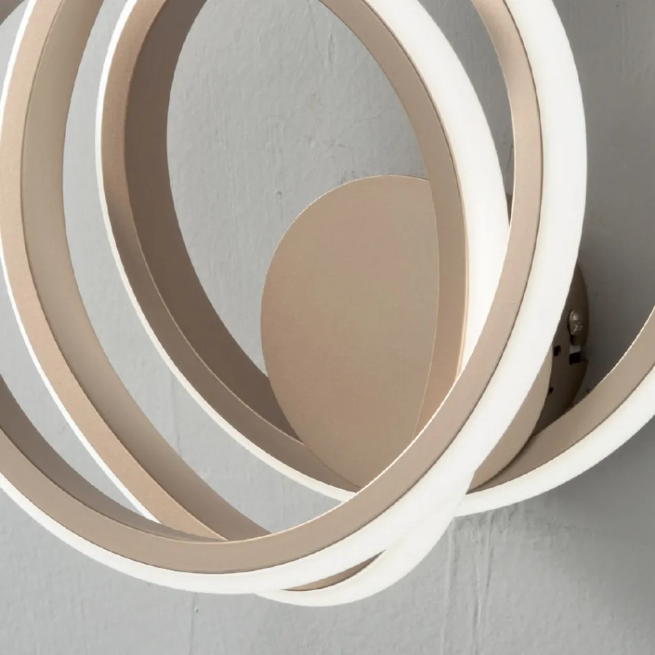 Candeeiro de parede em quarto de design moderno de metal dourado - Point Viadurini