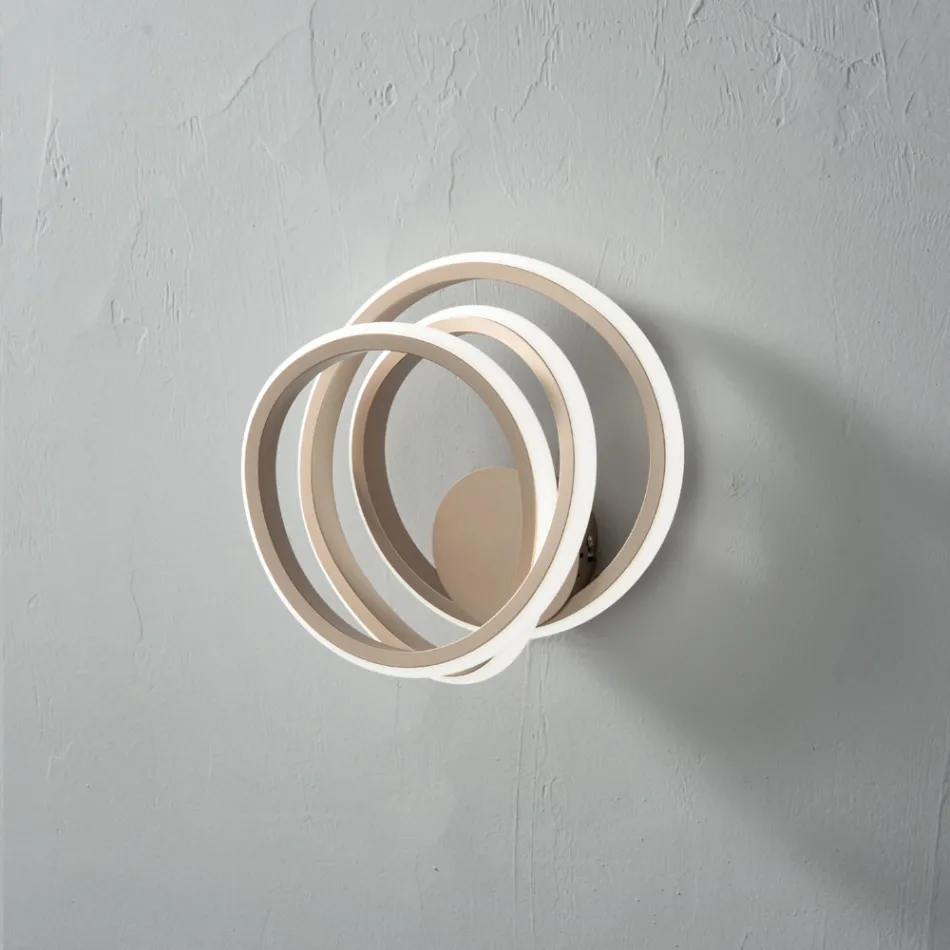 Candeeiro de parede em quarto de design moderno de metal dourado - Point Viadurini