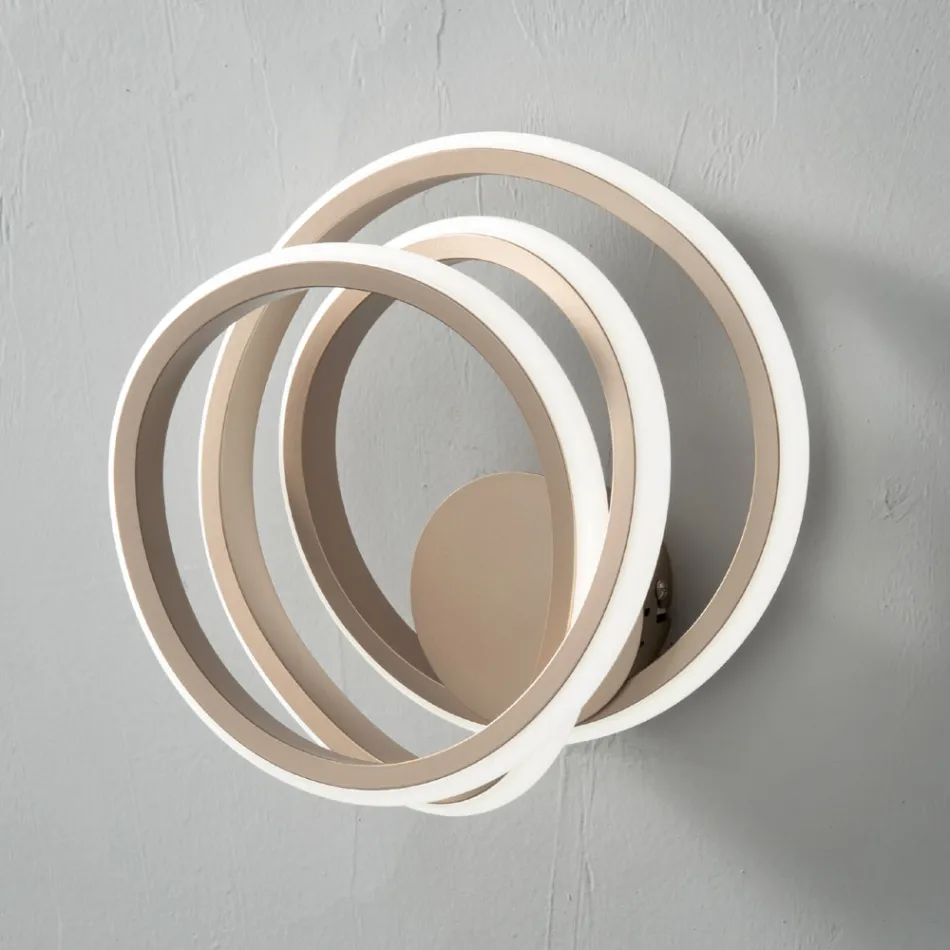 Candeeiro de parede em quarto de design moderno de metal dourado - Point Viadurini