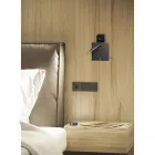 Aplique decorativo LED em alumínio branco ou preto com portas USB - Paola Viadurini