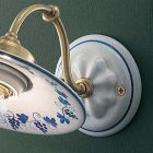 Aplique vintage em ferro e cerâmica decorado com design pintado à mão - Asti Viadurini