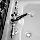 Misturador para lavatório com 3 furos com alavancas estilo clássico em latão artesanal - Noriana Viadurini