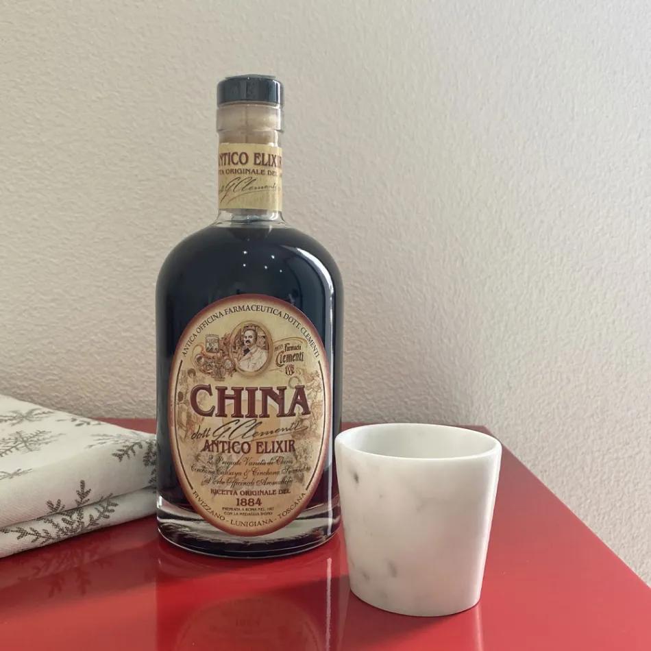 Grappa Glass em mármore branco de Carrara fabricado na Itália - Fergie Viadurini