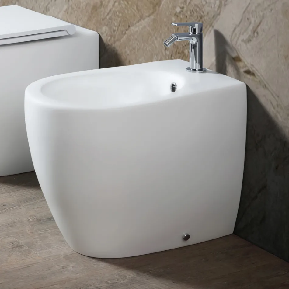 Bidê de chão Aster em cerâmica fosca, disponível em duas cores e com design moderno. Viadurini