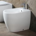 Bidê Aster de furo único em cerâmica preta fosca e branca com design moderno