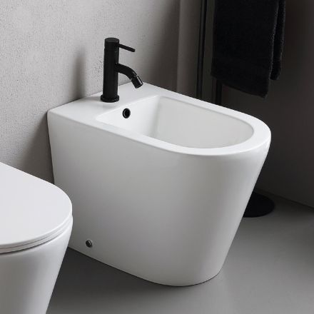 Bidê de chão Salice com furo único em cerâmica branca e design moderno e elegante. Viadurini