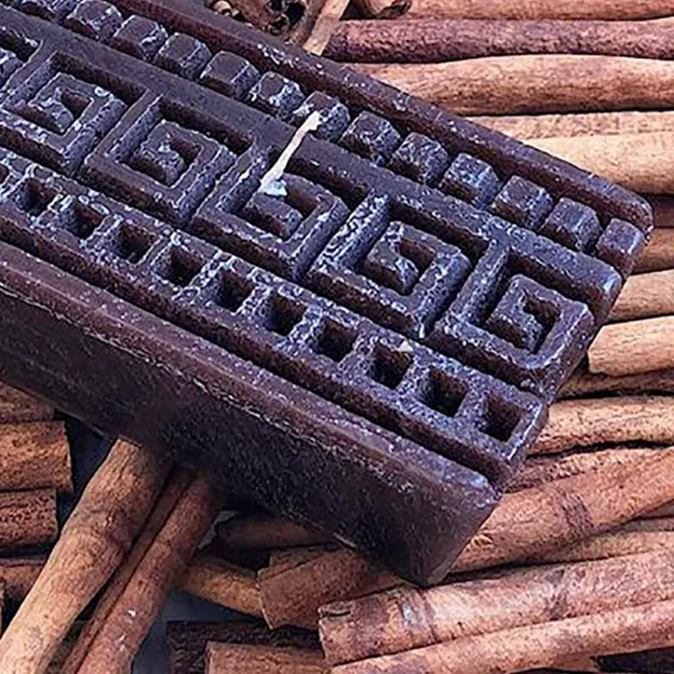 Vela artesanal retangular com aroma de canela fabricada na Itália - Alissa Viadurini