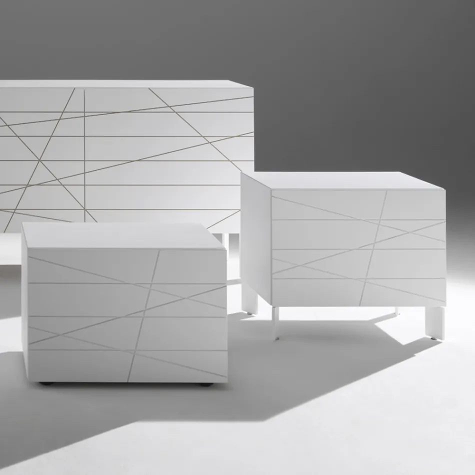 Mesa de cabeceira com 1 gaveta em aglomerado de madeira pintada - Leone Viadurini