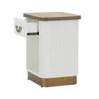 Mesa de cabeceira de madeira decorada com linhas em relevo com gaveta e prateleira - Rachel Viadurini