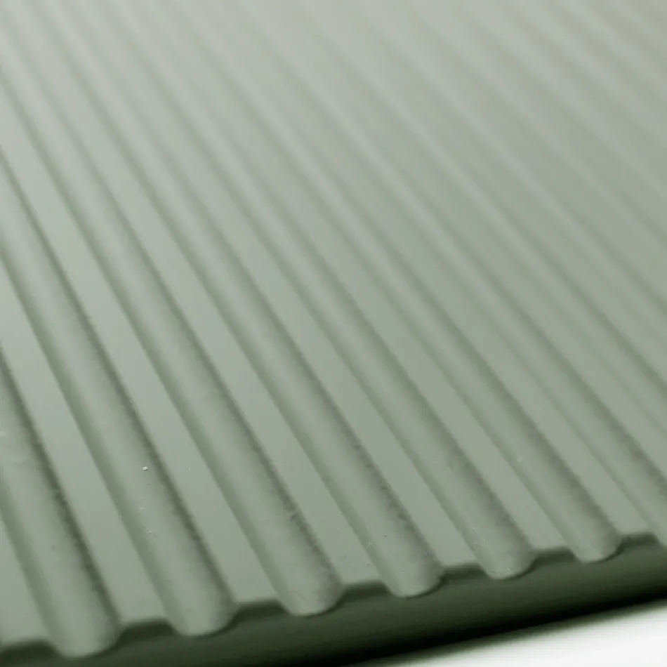 Composição de banheiro com espelho e móveis de parede de metal fabricados na Itália - Efesto Viadurini