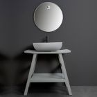 Composição de banheiro cinza com espelho, armário de teca e acessórios - Patryk Viadurini