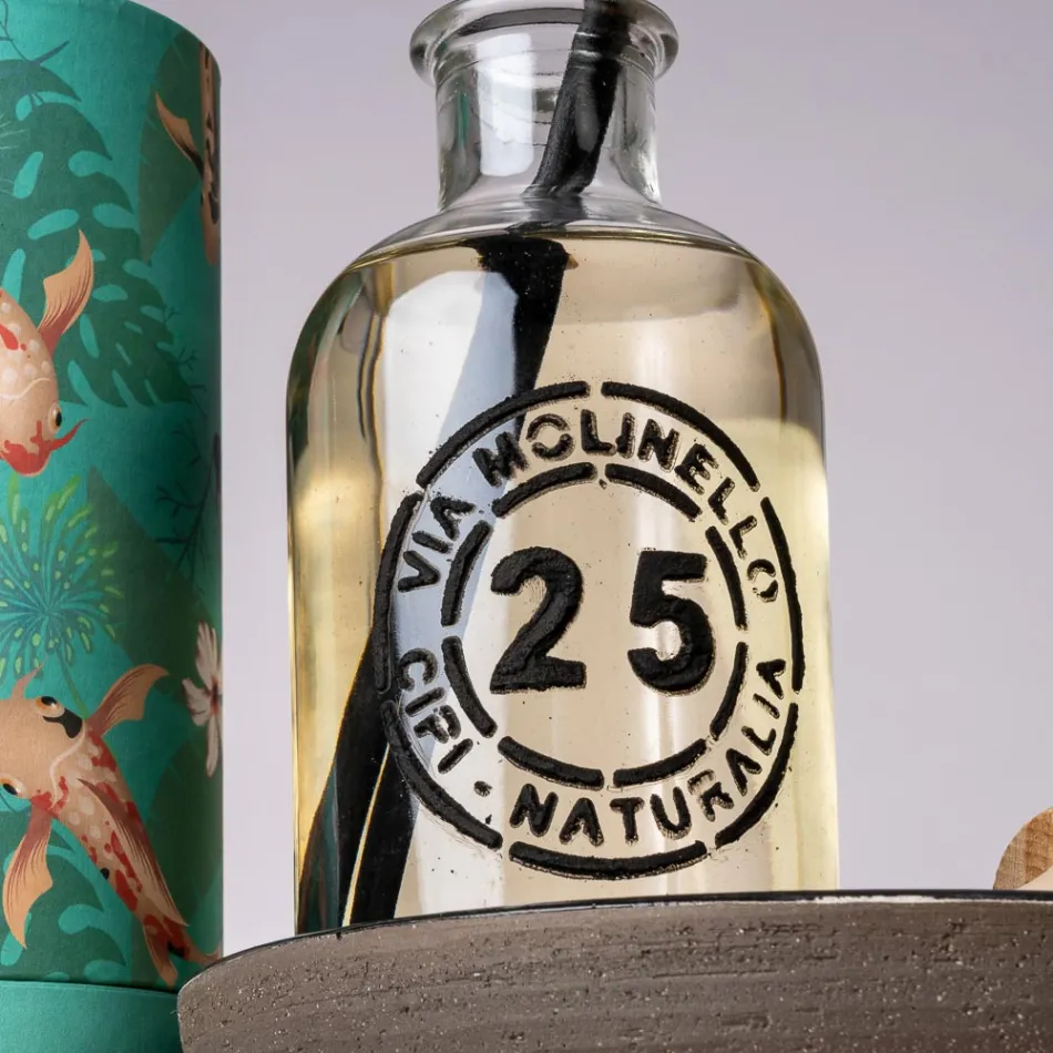 Composição de banheiro preto com armário de teca e acessórios de qualidade - Sylviane Viadurini