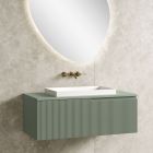 Composição de banheiro verde sálvia com lavatório de resina fabricado na Itália - Artemide Viadurini