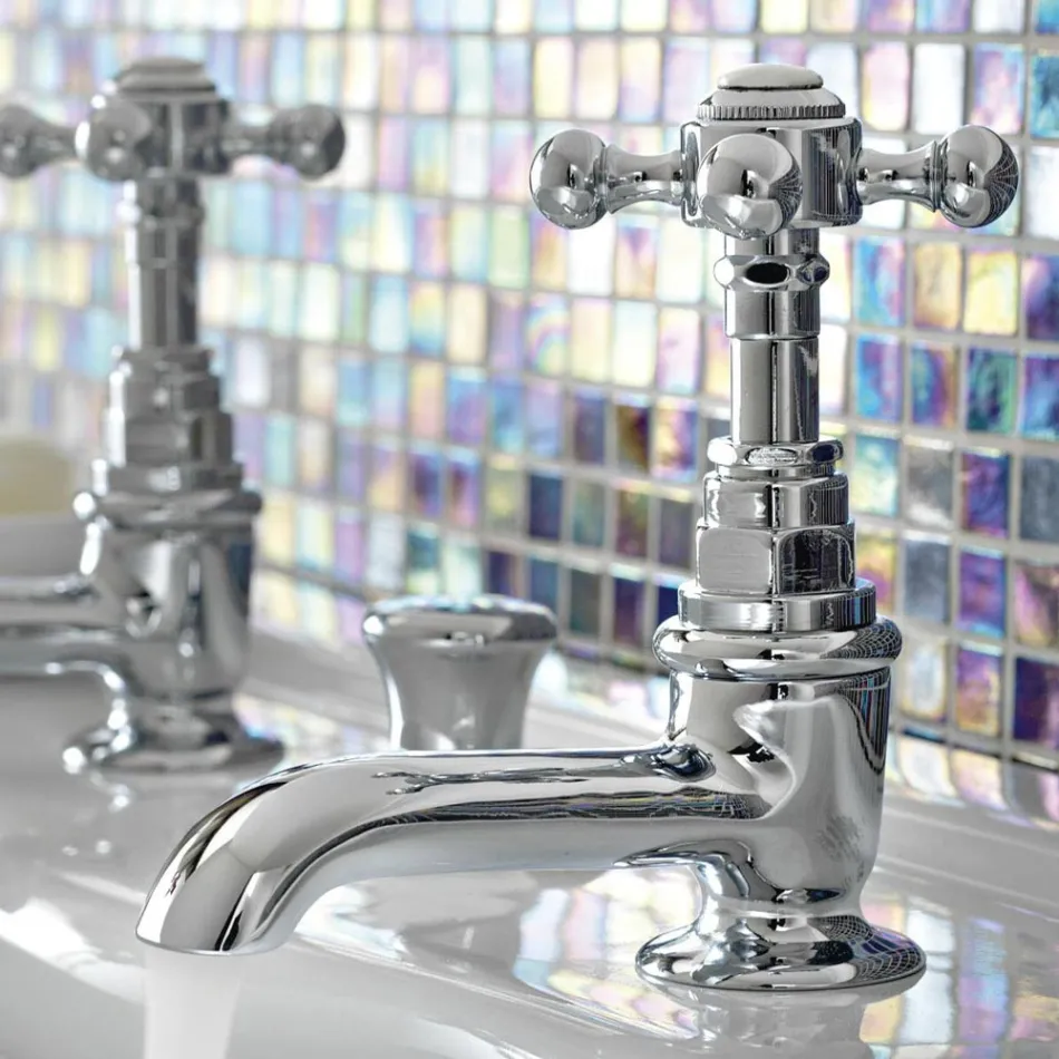 Par de torneiras para lavatório de latão com design vintage fabricadas na Itália - Elisea Viadurini