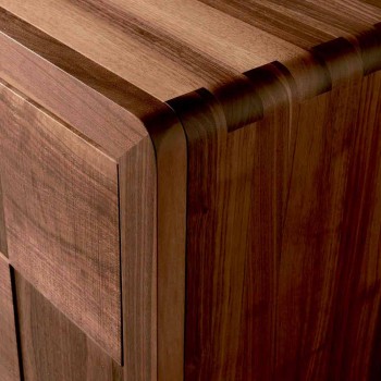 Aparador Nensi com 3 portas em madeira de nogueira maciça de design moderno
