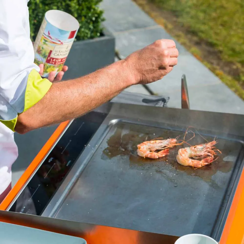 Cozinha ao ar livre moderna com rodas de madeira e aço - Buoncalliope Viadurini