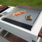 Cozinha moderna sobre rodas para jardim ao ar livre em madeira e aço - Calliope Viadurini