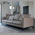 Sofá de sala de 3 lugares em couro, madeira e metal fabricado na Itália - Bizzarro