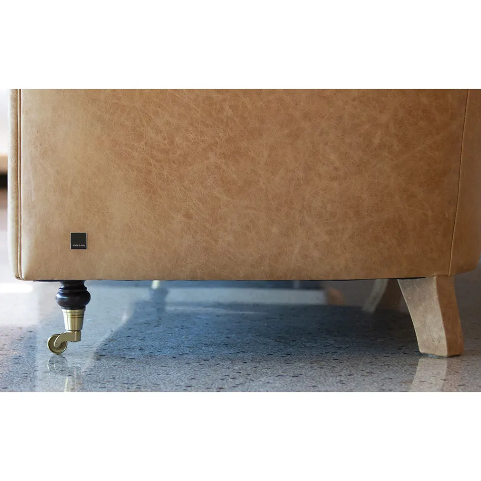 Sofá interno com pés de madeira e rodas de metal fabricado na Itália - Giocoso Viadurini