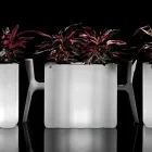 Vaso de plantas de polietileno colorido com duas fontes de alimentação, fabricado na Itália - Barbia Viadurini