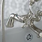 Grupo de rebordo de banheira clássico com chuveiro de mão em latão Made in Italy - Ercolina Viadurini