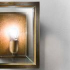 da grande lâmpada de parede em latão e painel de vidro Il Fanale Viadurini