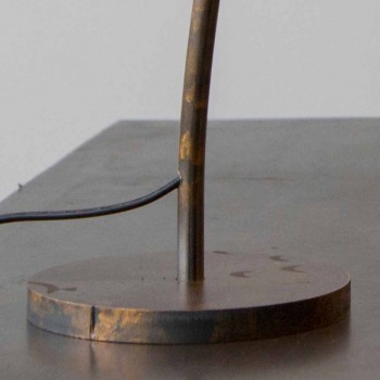 Abajur de mesa de ferro artesanal com acabamento dourado fabricado na Itália - Ribolla