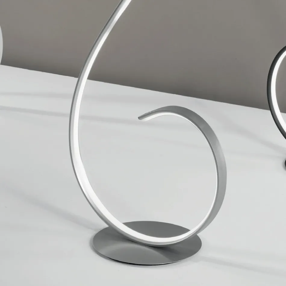 Candeeiro de pé LED com estrutura metálica pintada com design clack Viadurini