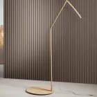 Luminária de Pé em Metal Pintado em Diferentes Cores e LED Regulável - Maple Viadurini