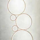 Candeeiro de pé LED moderno em ouro ou metal pintado de prata - Punto Viadurini