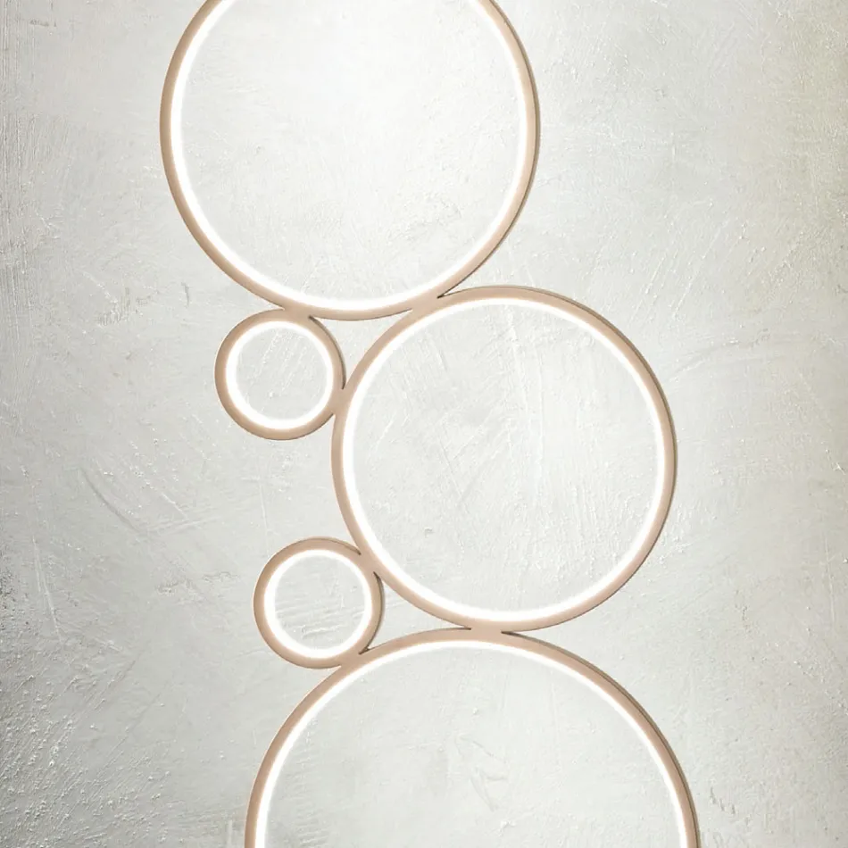 Candeeiro de pé LED moderno em ouro ou metal pintado de prata - Punto Viadurini