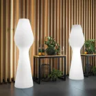 Luminária de chão externa Reyes em polietileno com luz LED, fabricada na Itália. Viadurini