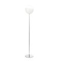 Luminária de chão Isotta em vidro branco moldado, fabricada na Itália.