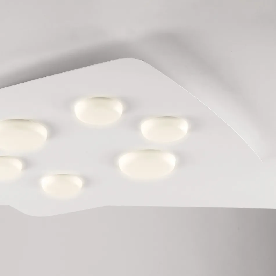 Uma luminária moderna de vidro e metal para uma decoração de interiores elegante – Kepler Viadurini