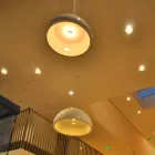 Lâmpada de suspensão colorida Slide Cupole polietileno fabricado na Itália Viadurini