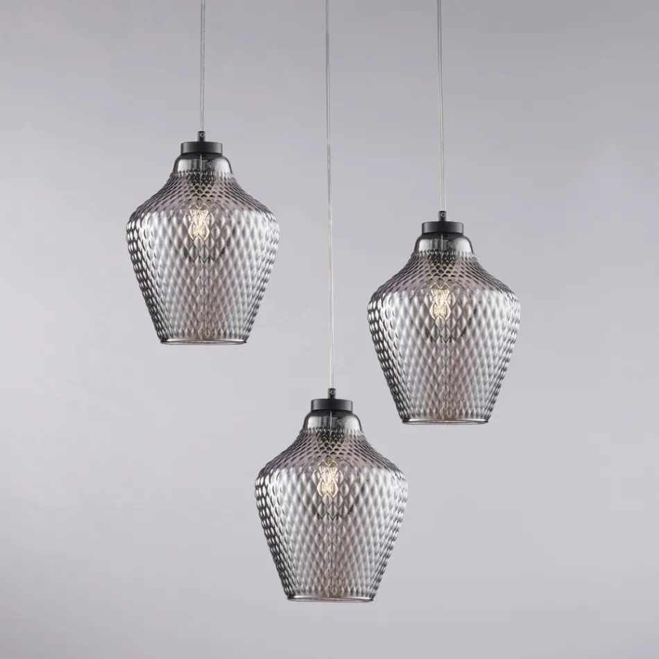 Luminária pendente Alnitak com 3 lâmpadas, vidro preto e estrutura metálica. Viadurini