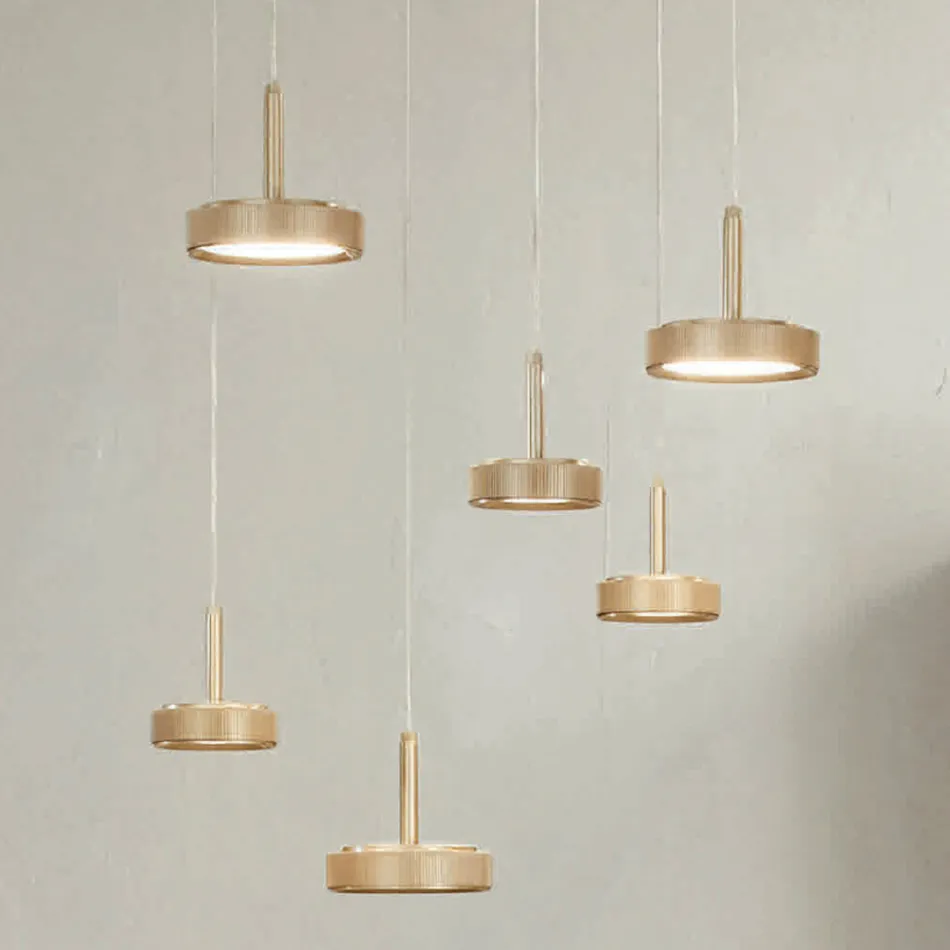 Lustre com 6 LEDs e Base Redonda em Metal Pintado Dourado - Hornbeam Viadurini