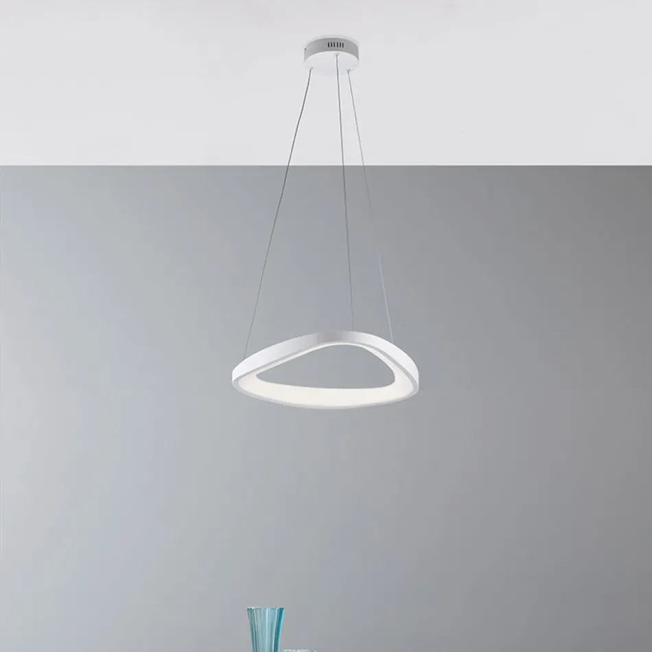 Um lustre de vidro branco e metal para interiores elegantes – Voyager Viadurini