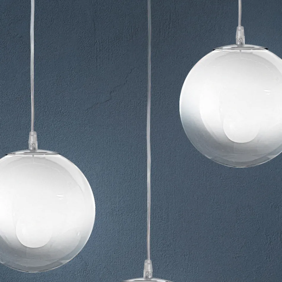 Lustre linear Isotta de quatro luzes em vidro branco, fabricado na Itália. Viadurini