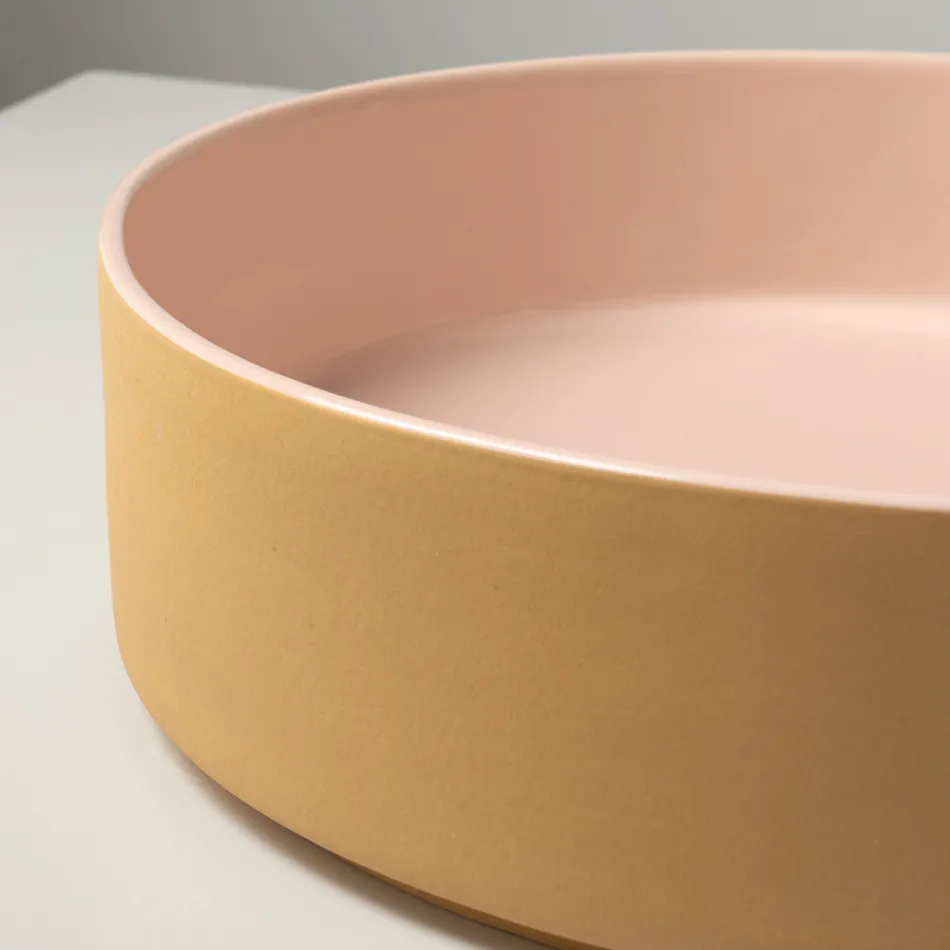 Lavatório de bancada Halo em porcelanato torneado à mão, fabricado na Itália. Viadurini