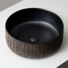 Lavatório de bancada Balance, em terra vermelha natural, com acabamento manual. Viadurini