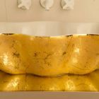 Lavatório de bancada design em cerâmica branca e dourada feita na Itália Cubo Viadurini