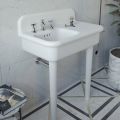 Lavatório de banheiro assimétrico de cerâmica com apoio para objetos - Giusy