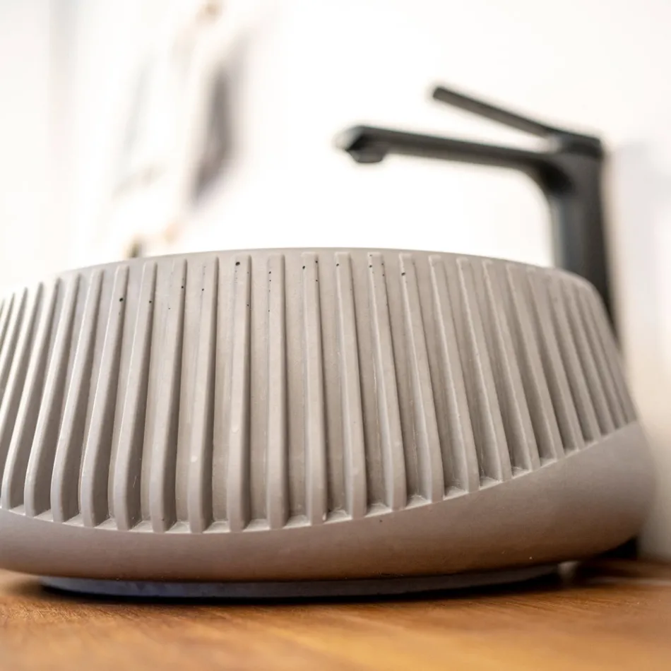 Lavatório de Apoio Redondo em Cimento e Resina - Ibisco Viadurini