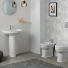 Lavatório de pedestal em cerâmica branca com design moderno e elegante - Sílica Viadurini