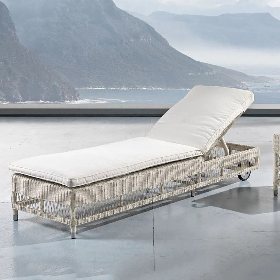 Espreguiçadeira ao ar livre com rodas em polyrattan tecido à mão - Gigi Viadurini