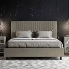 Cama de 160x200 cm com cabeceira decorada com linhas verticais, fabricada na Itália - Pattini Viadurini